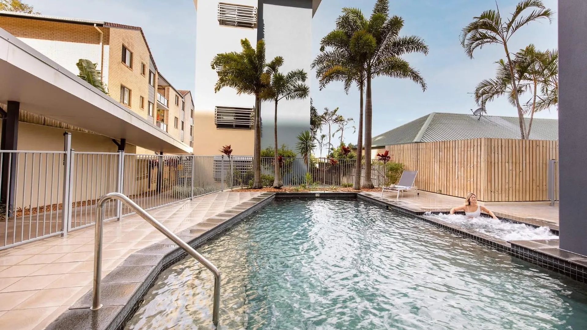 Ocean Breeze Retreat: Kings Coastal Apartment 칼론드라