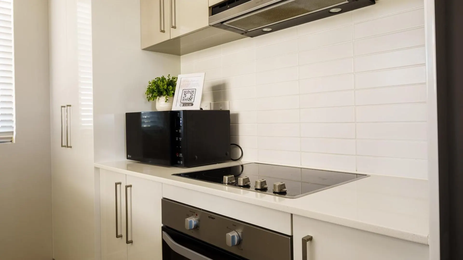 Ocean Breeze Retreat: Kings Coastal Apartment 칼론드라