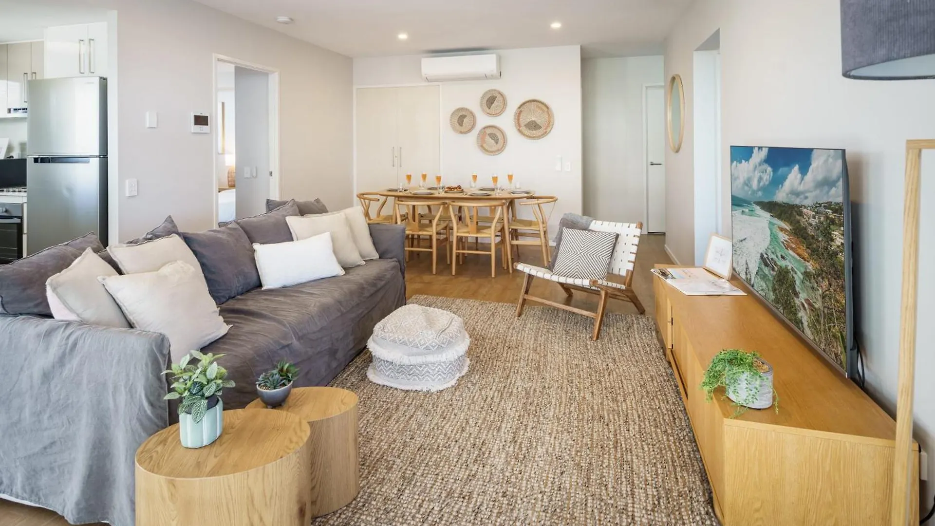 Ocean Breeze Retreat: Kings Coastal Apartment 칼론드라